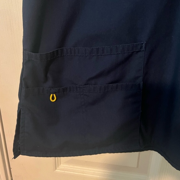 Wonder Wink scrub top - Picture 6 of 7